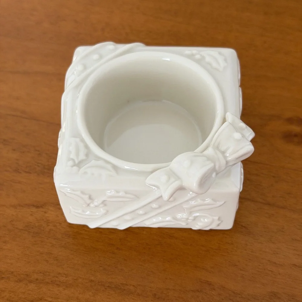 Lenox Yuletide Glowlights Tea Candle Holder-Ivory Porcelian Gift Box With Bow 🎀